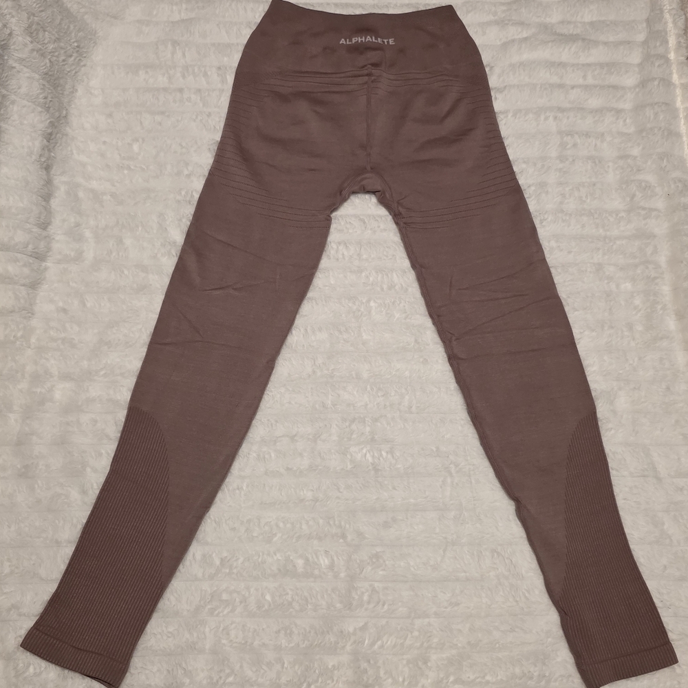 Alphalete Mauve Leggings - Picture 4 of 4